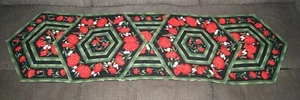 Neu! Schwarz/Grün/Rot Floral Thema Dekorative Tischläufer (55" x 15") - Bild 1 von 4