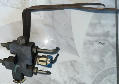 2003-2006 Chevy Silverado 1500 Brake Proportioning Valve 4 lines - Image 1 of 3