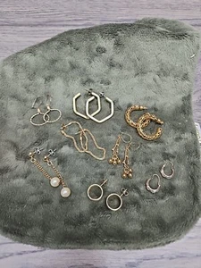 Konvolut 8 Paar Vintage verschiedene Stile goldfarbene Ohrringe unsigniert - Bild 1 von 11