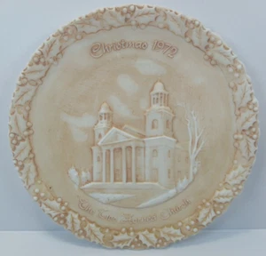 Vintage Fenton Christmas 1972 'The Two Horned Church' No. 3 Collectors Plate - Picture 1 of 2