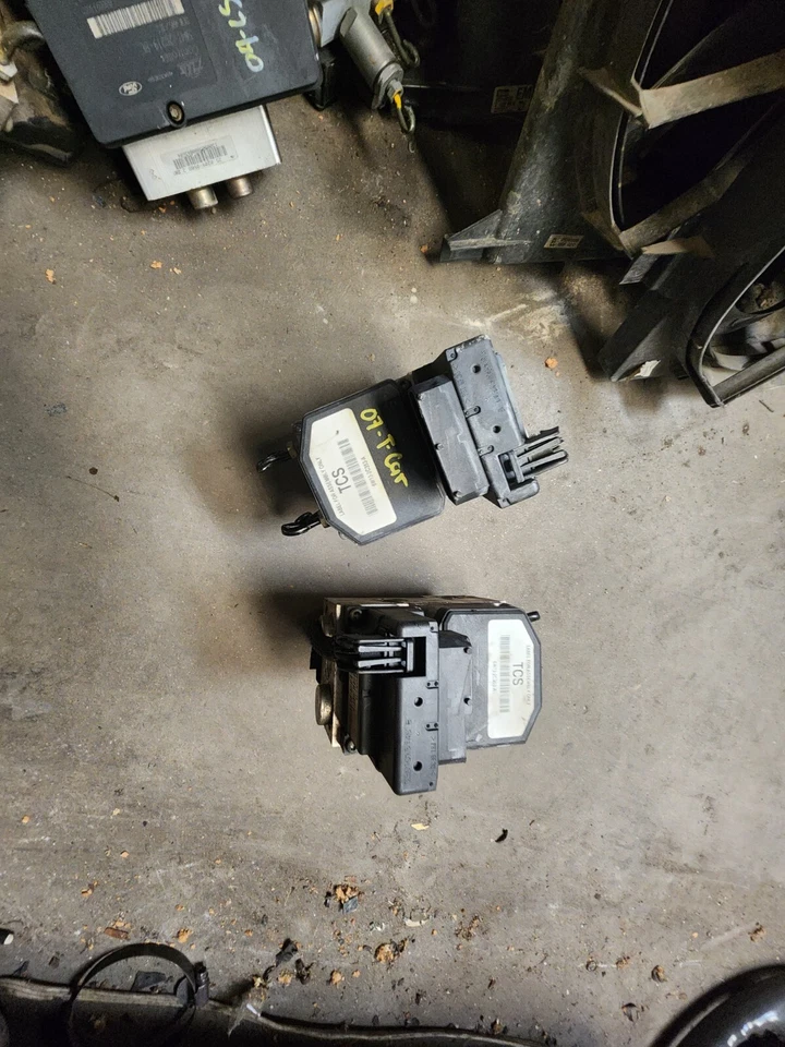 2005 2006 2007 2008 LINCOLN TOWN CAR ABS PUMP ABS MODULE 6W13-2C353A - Image 1 of 3