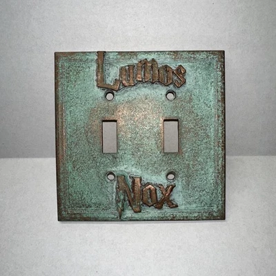 Harry Potter DOS Luces Interruptor Cubierta Placas Hogwarts Lumos Nox 3D Hechizos Mago Foto 1 de 2
