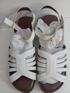 Auditions Women's White Rumba Leather Fisherman Sandals New Size 12 Medium - Picture 1 of 12