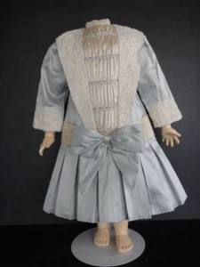 Beige und blau Seide Puppenkleid für antike oder moderne 18-20" Puppe - BRU STEINER - Bild 1 von 5