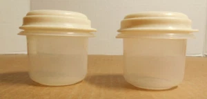 Rubbermaid Servin Saver #0 1/2 cup Round with Almond Lids Lot of 2 R4 - Picture 1 of 5