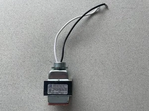 Fuente de alimentación transformador no húmedo clase 2 entrada -120V 60Hz 15W salida -24V .042A 10W - Imagen 1 de 3