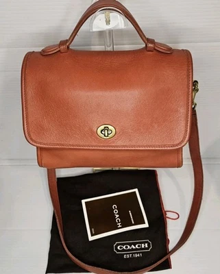 Bolso Coach Court 9870 de colección - Cuero rojo raro - Bolso de hombro Turnlock Foto 1 de 4