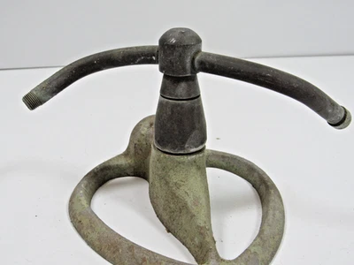 Aspersor vintage Art Deco de metal para césped #P31 Foto 1 de 4