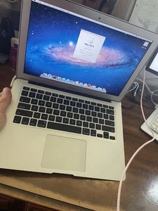 Apple MacBook Air 13" 2011 A1369 Intel i5 1.7GHz 4GB 256GB SSD MacOS 10.13 - Picture 1 of 10