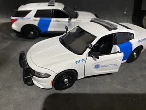 US Customs And Border Patrol 1:24 Scale 2-Pack Charger And Explorer - Picture 1 of 8