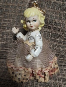 SELTEN VTG Japan Spitze Keramik Mädchen gehender Pudel Hund Figur (KEIN HUND ENTHALTEN) - Bild 1 von 5