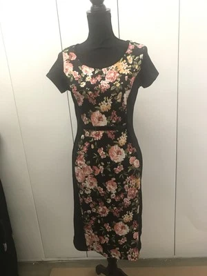 Vestido ceñido al cuerpo floral con cinturón - Elegante vestido lápiz negro manga corta Foto 1 de 4