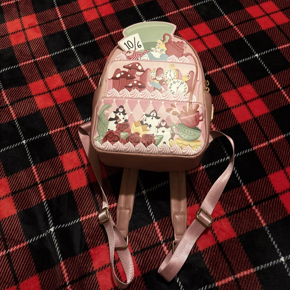 Mini Mochila Loungefly Disney Alicia en el País de las Maravillas Pastel de Té Rosa Gato de Cheshire Foto 1 de 4