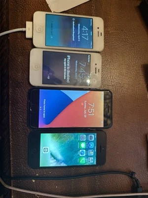 Package Of 4 Iphones - Image 1 of 4