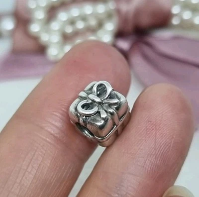 Genuine Pandora Silver Present Gift Box Charm 💕 925 ALE  R14 - Image 1 of 4
