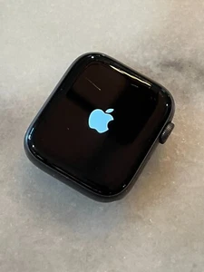 Apple Watch Series 4 Nike+ Aluminum 44MM - Model Number MU7J2LL/A - Zdjęcie 1 z 9