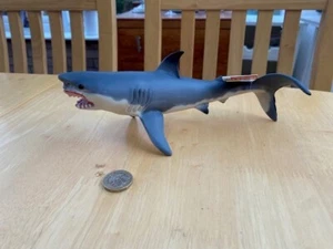 Safari Ltd Monterey Bay Aquarium Collection Great White Shark Toy - Picture 1 of 1