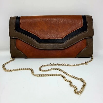 Bolso sin asas de cuero Melie Bianco bandolera marrón y negro correa de cadena extraíble Foto 1 de 4