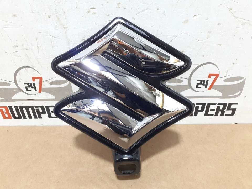 SUZUKI S-CROSS SCROSS 2021 ONW PLACA PRINCIPAL DELANTERA GENUINA CON ORIFICIO PARA CÁMARA Foto 1 de 4