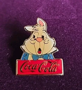 Prendedor Disney Coke 1986 15 aniversario WDW Coca Cola White Rabbit - Imagen 1 de 1
