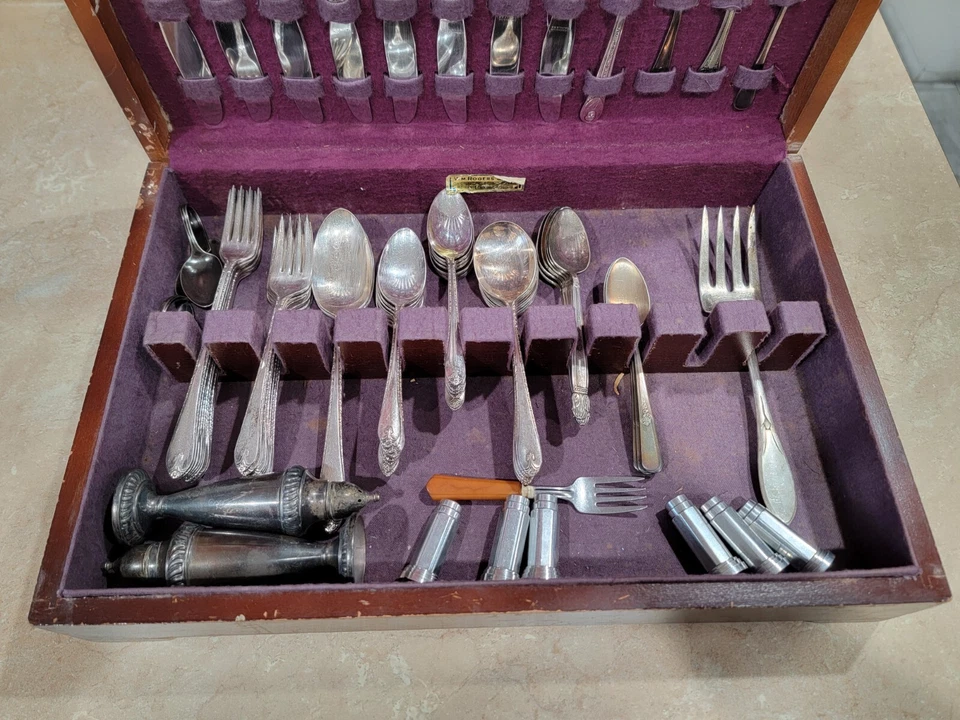 Lote variado de cubiertos plateados vintage Foto 1 de 4