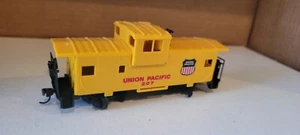 S1 HO Scale Train Car UNION PACIFIC CABOOSE YELLOW CLASSIC 207 shield knucklers - Picture 1 of 1