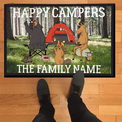 Felpudo de camping personalizado, 24” x 36”, alfombrilla de puerta Happy Campers Foto 1 de 4