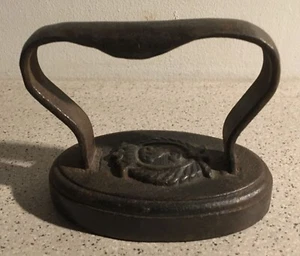 Ancien petit fer à repasser de dentelière small old lacemaker's iron - Picture 1 of 3