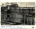 1983 Press Photo Shell Manager Carl Gaudet Inspects Metairie Plant - Noc61344
