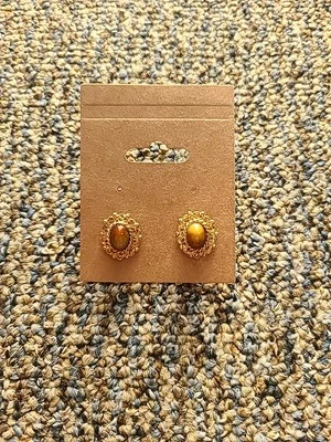 Aretes de relleno y ojo de tigre chapados en oro Foto 1 de 4