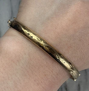 Embossed Hinged Bangle Bracelet 9ct 375 Yellow Gold - Picture 1 of 11