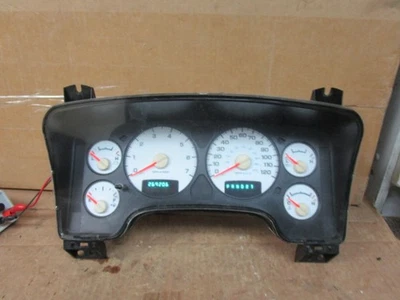 Cuadro de instrumentos velocímetro Dodge Ram 1500 2004 04 05 269 k millas 56051101 Foto 1 de 3