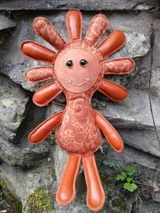 Leder Monster Blume Puppe. Rostig. Geprägtes Leder Lammfell. Ooak. Sammler - Bild 1 von 7