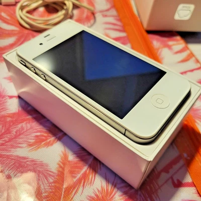 Apple iPhone 4 – White – 8GB (Model A1332) – Original Box – For Parts or Repair - Image 1 of 4