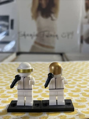 DAFT PUNK LEGO MINIFIGURA Traje Blanco Electro Disco DJ Micrófono Tron Legacy Robots Foto 1 de 4