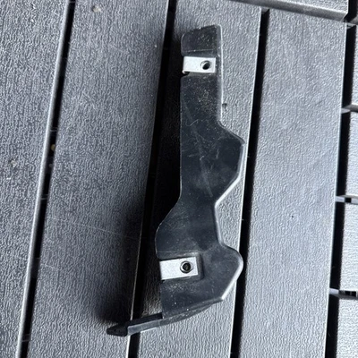 Suporte de para-choque dianteiro direito Cadillac XT6 2020-2025 84206948 FABRICANTE DE EQUIPAMENTO ORIGINAL - Imagem 1 de 4