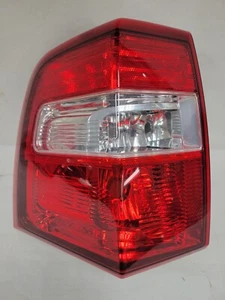 Luz trasera Ford Expidtion Lt Reat 2007-17 OEM Fomoco 7L14-13B505-A - Imagen 1 de 8