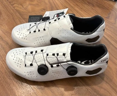 Zapatos de ciclismo Lake CX333, 44,5 estrechos, 3 pernos, blancos/negros, nuevos Foto 1 de 4