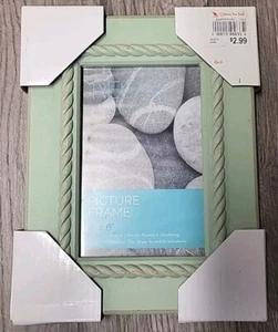 CHRISTMAS TREE LIGHT GREEN 4"X6" PHOTO FRAME  - Picture 1 of 2