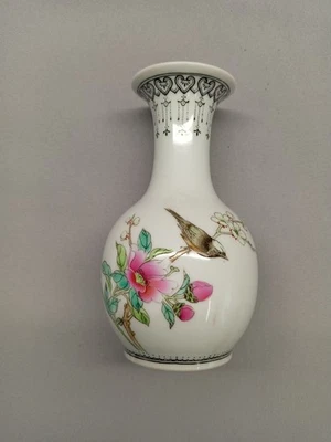 Vintage Oriental 80’s Famille Rose Porcelain Chinese Small Vase floral - Image 1 of 4