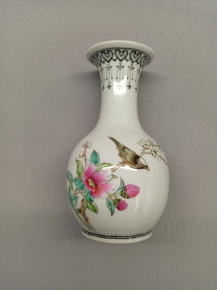 Vintage Oriental 80’s Famille Rose Porcelain Chinese Small Vase floral - Image 1 of 4