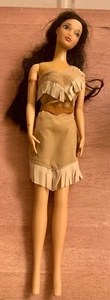 Muñeca de belleza trenzada Pocahontas 1995 vintage de Disney de Mattel - Imagen 1 de 4
