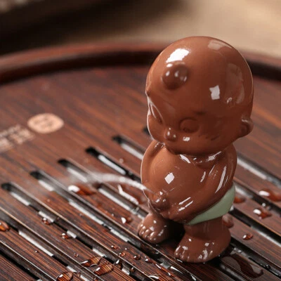 China Creative Tea Pet Pee Doll Squirt Tea Play Porcelain Table Decoration 2021 - Image 1 of 4
