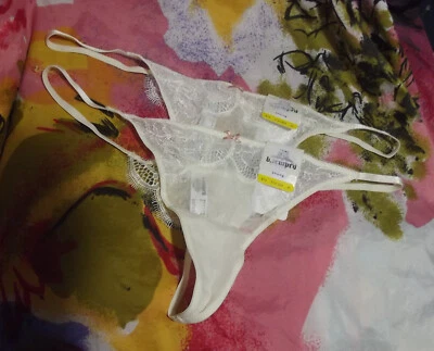 2 NEW B.TEMPT'D BY WACOAL 976361 275 LACE & MESH G-STRING PANTIES M - Image 1 of 2