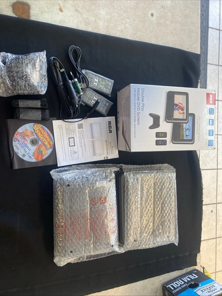 RCA Dual 7" Mobile DVD System With Bonus Controller FREE SHIPPING - Image 1 of 4