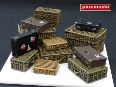 PLUS MODEL 113 - SUITCASE SET - 1/35 RESIN KIT + DECAL - Immagine 1 di 3