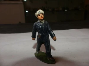 FIGURINE PLOMB MILITAIRE FRANCAIS AVIATEUR AU DEFILE - Imagen 1 de 2