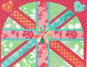 Fabric Remnant Off Cut Floral Flower Heart Patchwork Design 20 x 26cm Cotton - Picture 1 of 1