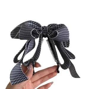 Delicate Ribbon Grid Clip Design Various Outfits - Picture 1 of 8