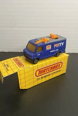 Camión de noticias Matchbox Superfast MB68 Mercedes-Benz TV con caja de rejilla amarilla Foto 1 de 4